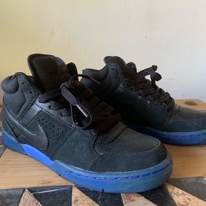 Jordan 1s black 7Y